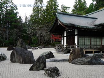 Arhitectura japoneza - casa din Japonia cu arhitectura specifica Japoniei.