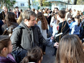 Plantare de pomi fructiferi in curtea liceului Jean Monnet