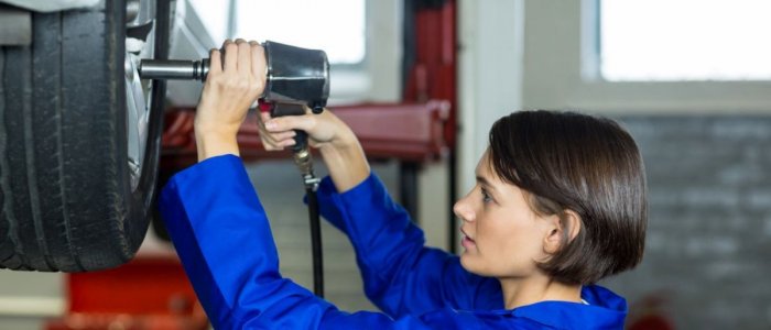 Compresoare ABAC cu piston vs cu surub: diferente si aplicatii in lucrari profesionale