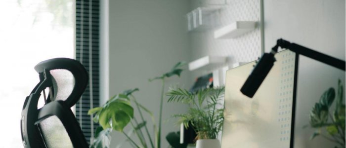 Finantarea invizibila: cum sa-ti transformi balconul in birou fara sa atingi economiile familiei
