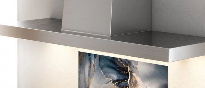 Panouri sticla bucatarie: solutia practica pentru un spatiu curat, luminos si usor de intretinut