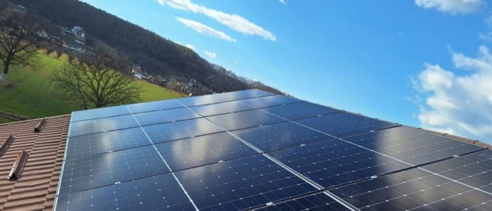 Sistem fotovoltaic cu stocare sau fara: ce alegi in functie de buget