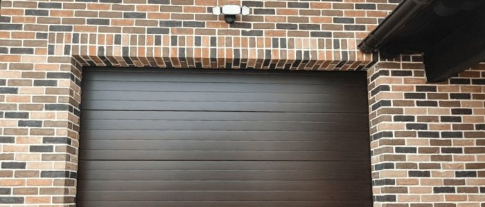 Usa de garaj sectionala moderna in 2026: ce cauta romanii si cum se adapteaza solutiile locale?