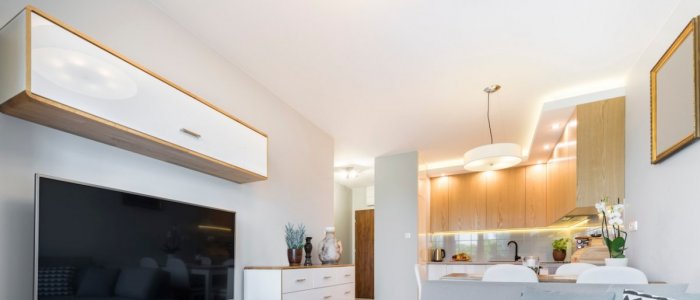Cum sa organizezi eficient spatiul din living atunci cand alegi amplasarea unei canapele de colt?