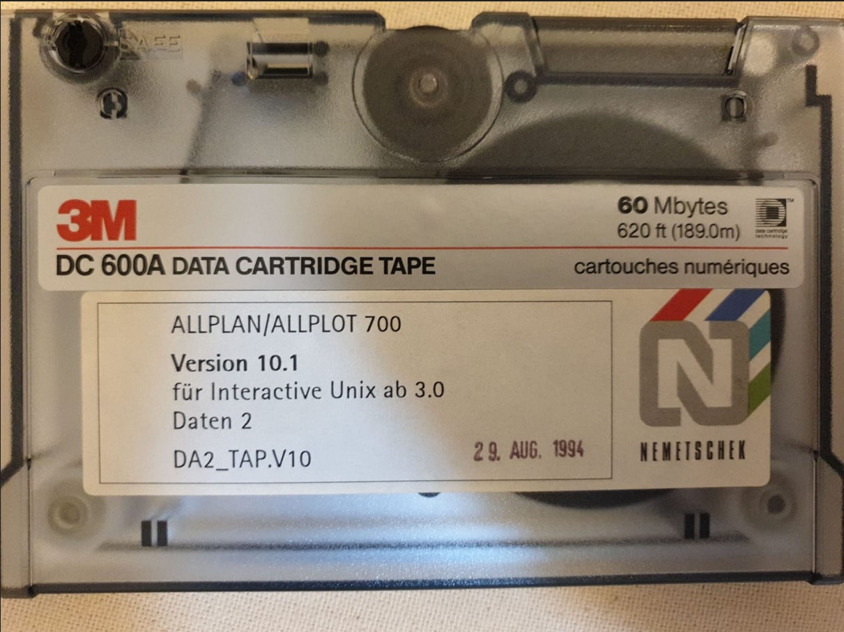 Artefacte din industria constructiilor: banada magnetica cu program ALLPLAN din 1994