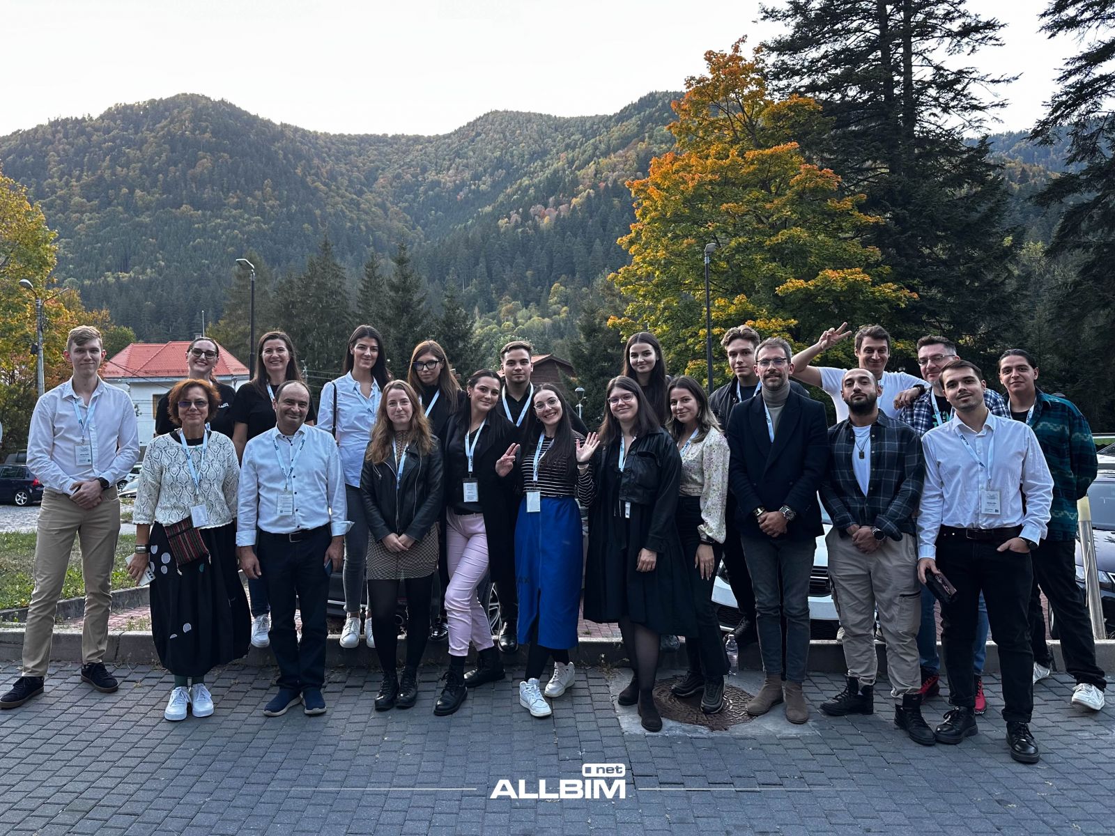 Echipa ALLBIM NET in teambuilding la munte, cu fondatorul ei - Domnul Dan Moraru