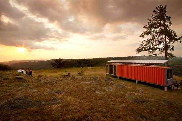 Casa sperantei din containere