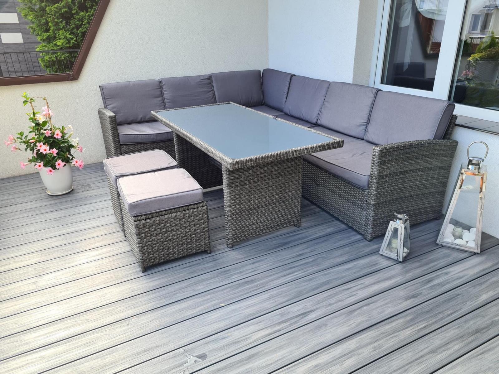 Idei amenajare colt de terasa cu masuta de cafea