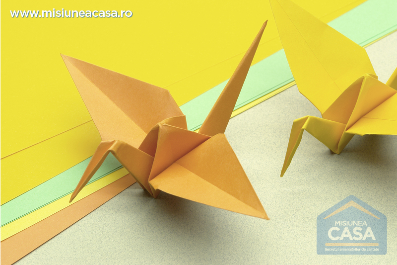Figurine origami galbene