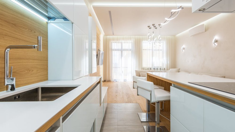 imagine dintr-o bucatarie moderna, apartament de bloc