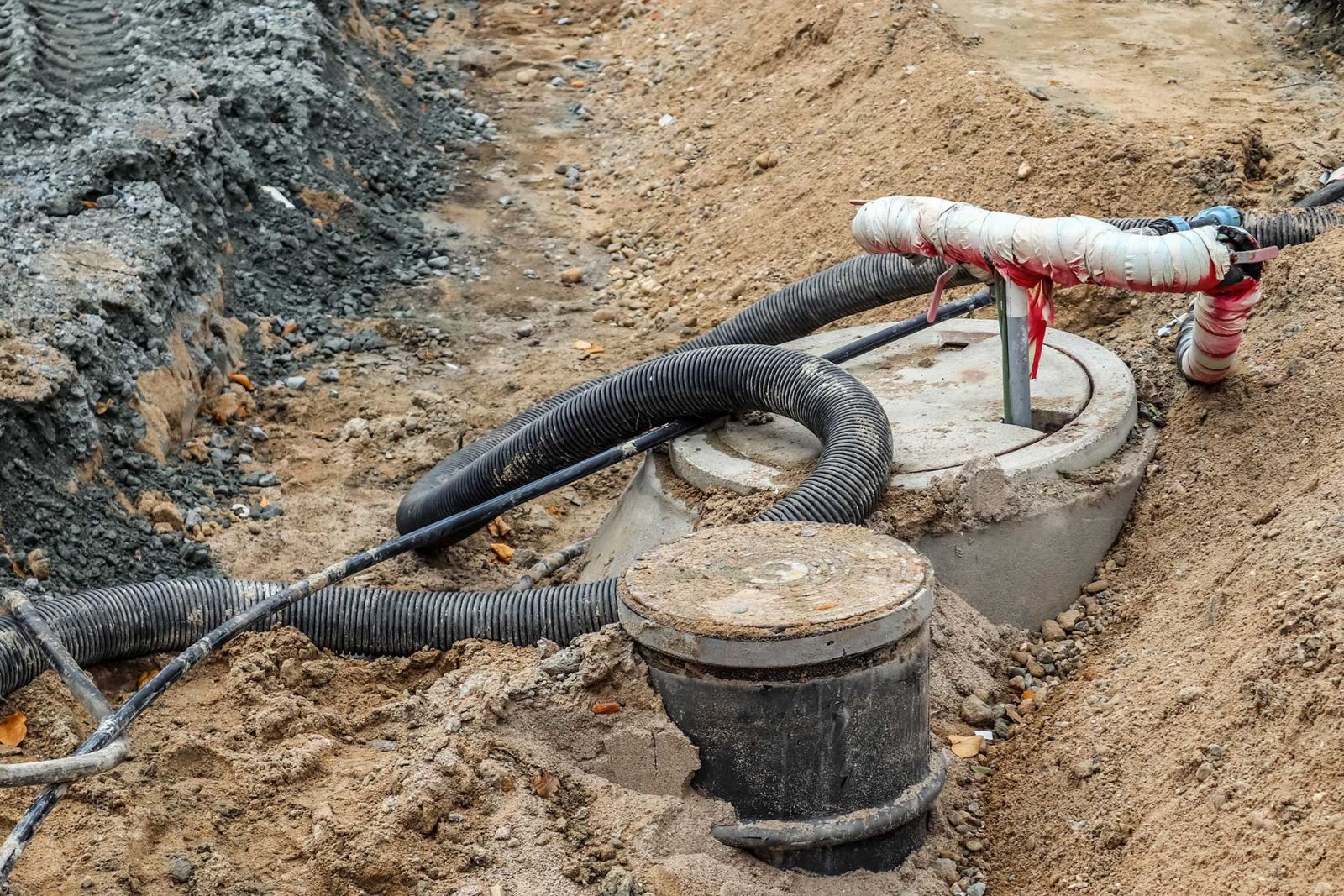 Fosă septică ecologică Polypro cu capac rezistent, soluție durabilă pentru gospodării fără canalizare