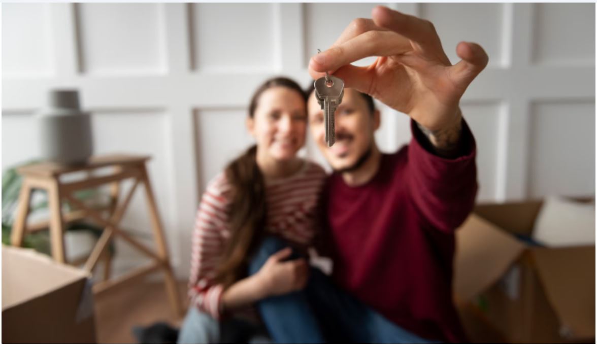 Cuplu fericit ca a achizitionat o casa in Sibiu