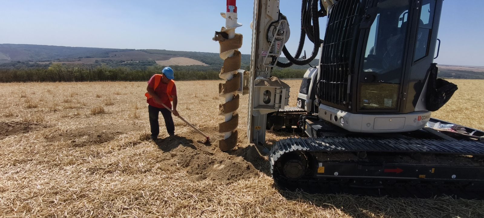 Execuție piloți forați CFA cu utilaj Comacchio pentru realizarea unei fundații de adâncime