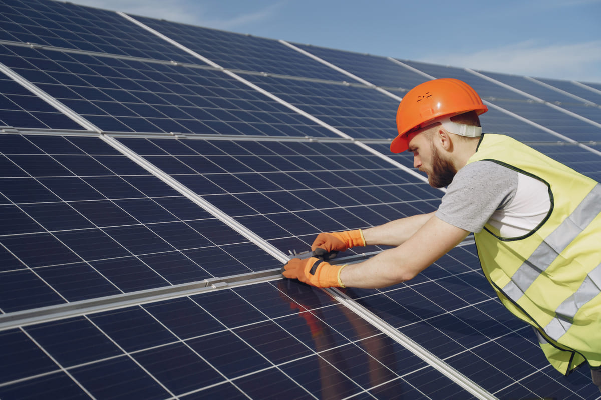 Diagrama explicativă despre randamentul panourilor fotovoltaice și impactul său în producția de energie