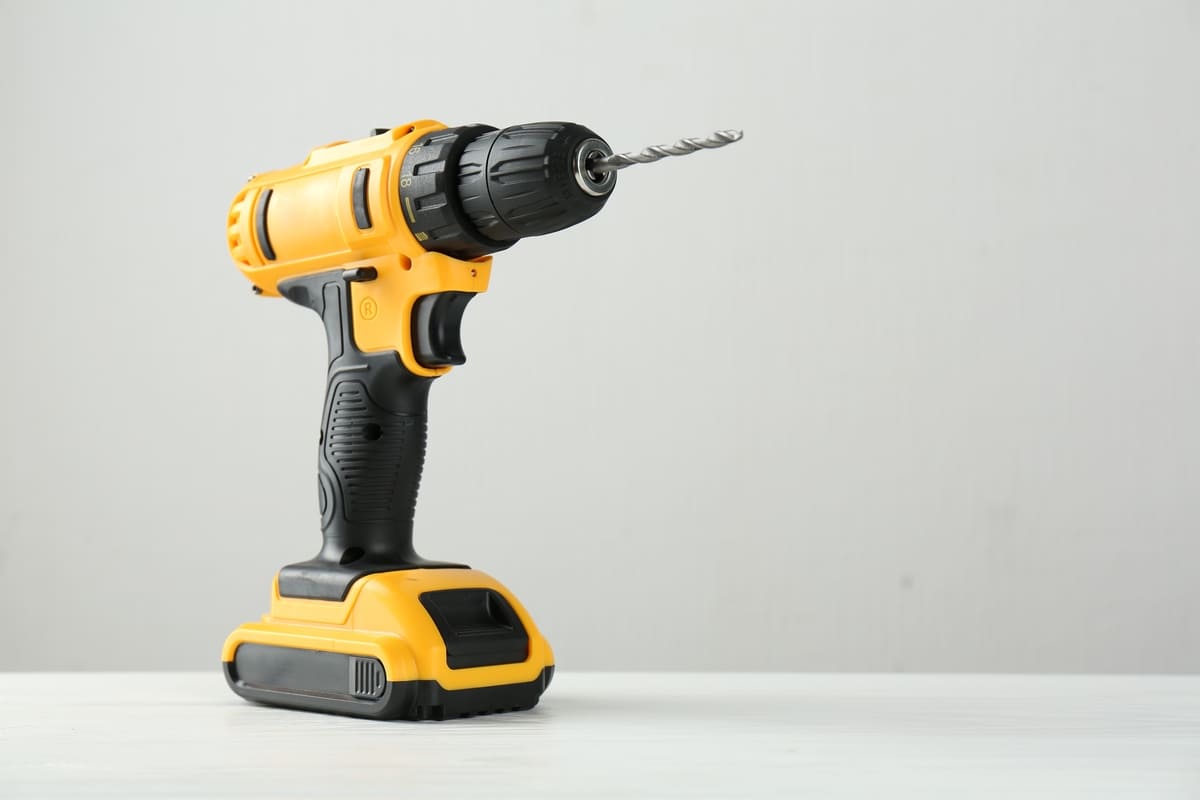 Top 5 bormașini recomandate pentru montatori profesioniști – modele electrice și cu acumulator disponibile pe Masif.ro