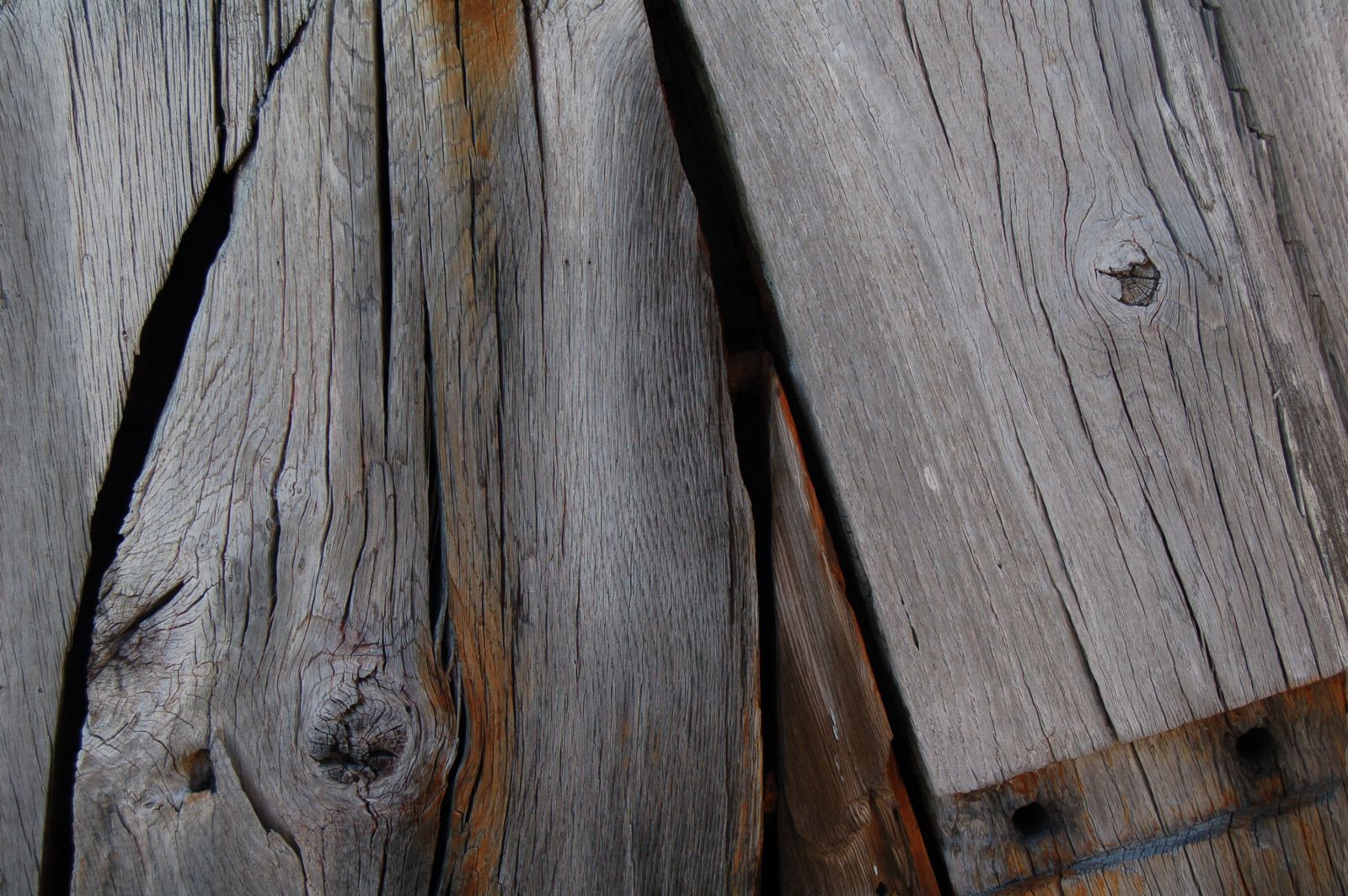 lemn folosit în